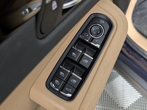 Certified 2023 Porsche Macan AWD/4WD image 27