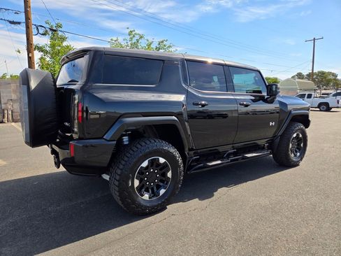 Used 2024 GMC Hummer EV 2X w/ Extreme Off-Road Package AWD/4WD image 6