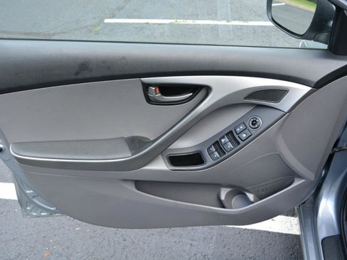 Used 2016 Hyundai Elantra SE FWD image 9