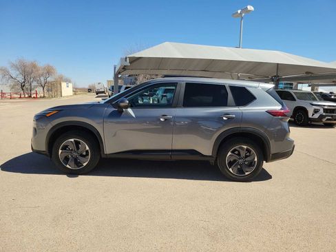 Used 2024 Nissan Rogue SV FWD image 5