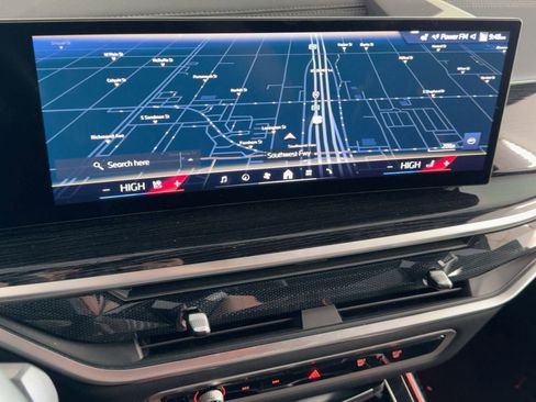 Used 2024 BMW X7 xDrive40i w/ Executive Package image 23