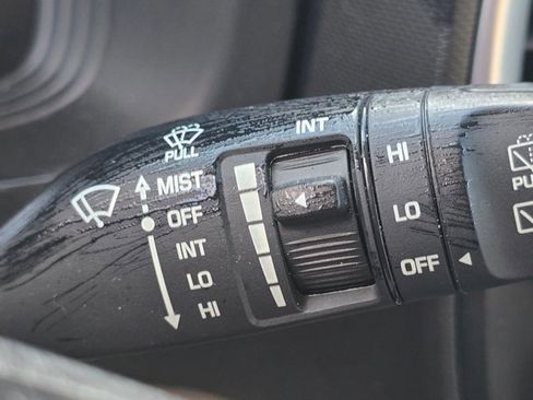 Used 2024 Hyundai Venue SEL FWD image 8