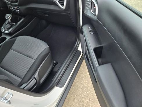 Used 2025 Kia Soul LX image 7