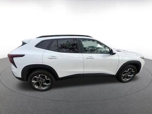 Used 2025 Chevrolet Trax LT image 10