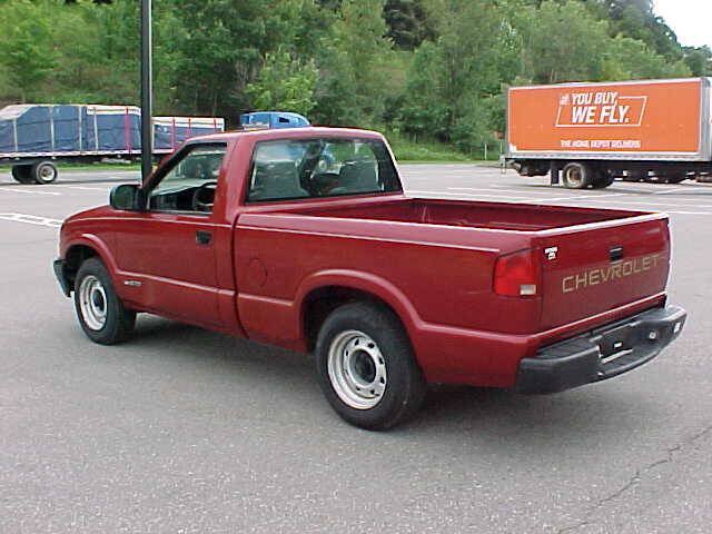 Used 2002 Chevrolet S10 Pickup 2WD Regular Cab image 9
