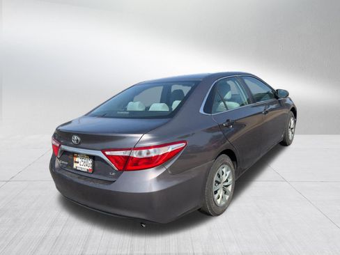 Used 2015 Toyota Camry LE FWD image 5