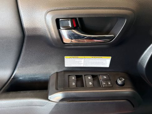 Used 2020 Toyota Tacoma TRD Off-Road w/ Technology Package AWD/4WD image 10