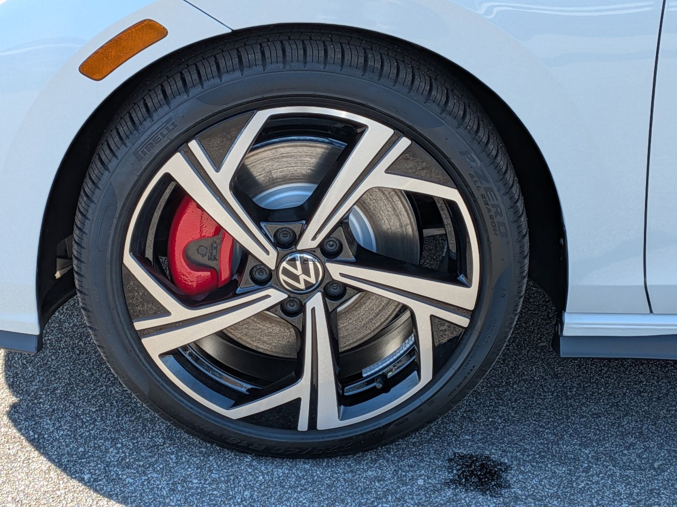 New 2026 Volkswagen GTI SE FWD image 10
