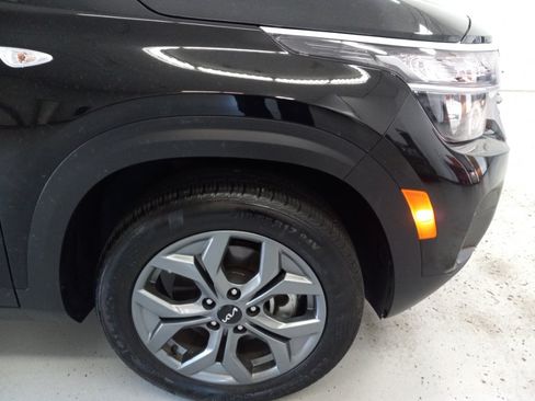 Used 2025 Kia Seltos LX AWD/4WD image 3