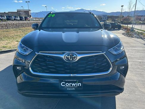 Used 2024 Toyota Highlander Platinum image 2