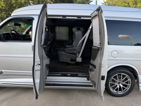 Used 2013 GMC Savana 1500 RWD image 32