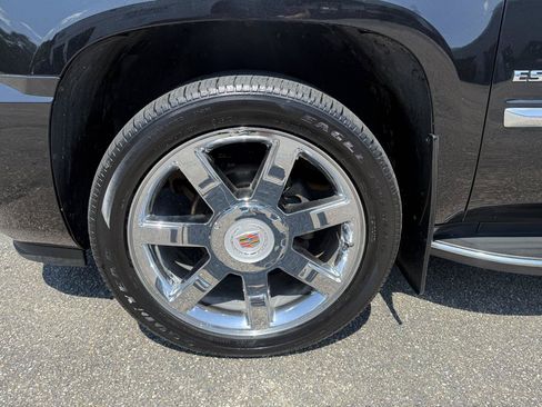 Used 2013 Cadillac Escalade Luxury AWD/4WD image 4