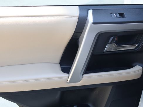Used 2014 Toyota 4Runner Limited image 34