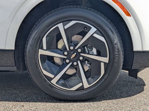 Certified 2025 Chevrolet Equinox EV LT w/ Convenience Package image 11