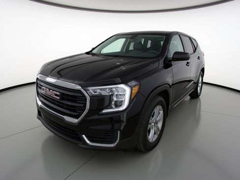 Used 2024 GMC Terrain SLE image 3