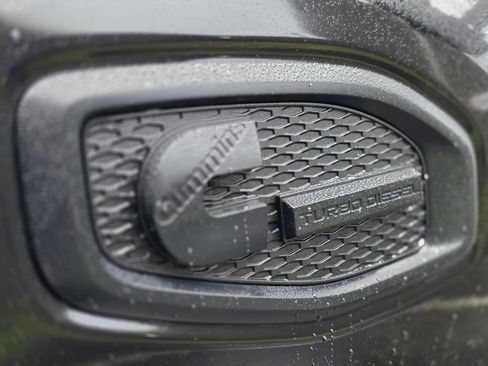 Used 2018 Nissan Titan SL w/ Midnight Edition image 67