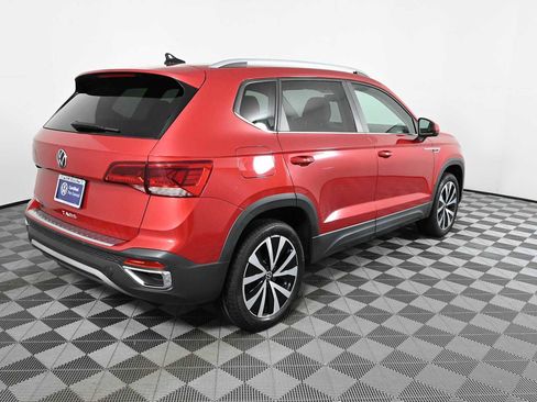 Certified 2022 Volkswagen Taos SE FWD image 8
