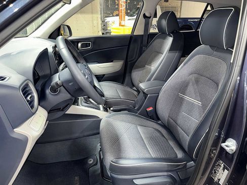 Used 2023 Hyundai Venue Limited FWD image 15