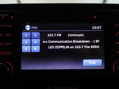 Used 2015 Nissan Titan SV w/ SV Value Truck Package AWD/4WD image 15