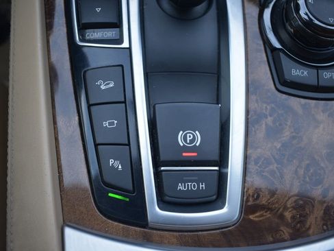 Used 2013 BMW 740Li w/ Executive Pkg image 22