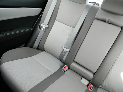 Used 2018 Toyota Corolla LE w/ LE Premium Package w/Moonroof FWD image 12