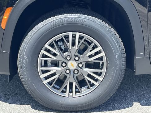 New 2025 Chevrolet Traverse LT w/ Driver Confidence Package FWD image 32