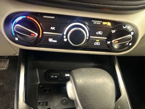 Used 2023 Kia Soul LX w/ LX Technology Package FWD image 26