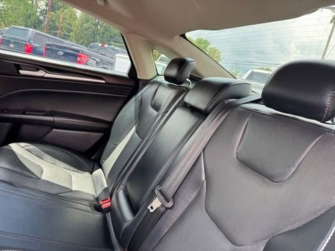 Used 2020 Ford Fusion Titanium AWD/4WD image 35