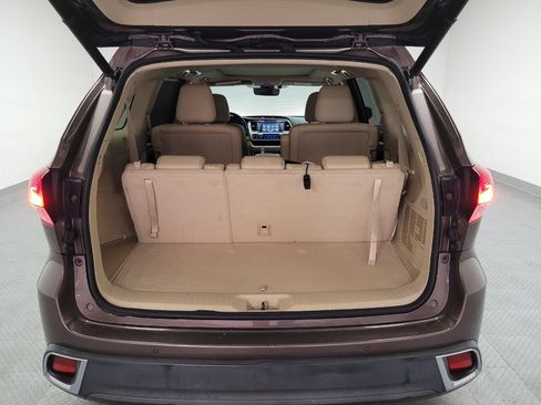 Used 2018 Toyota Highlander Limited Platinum FWD image 29