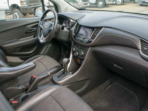 Used 2020 Chevrolet Trax LT w/ LT Convenience Package image 22