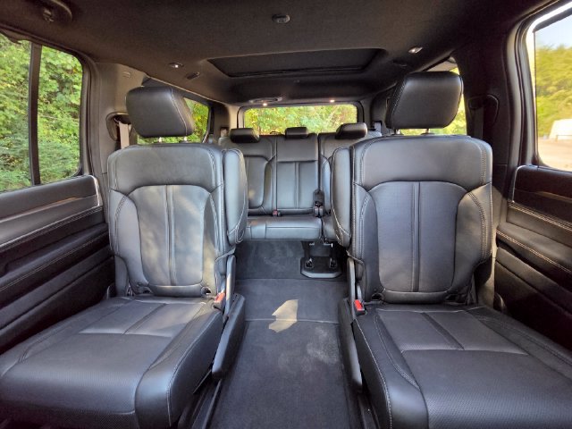 Used 2025 Jeep Wagoneer Series III w/ Premium Group I AWD/4WD image 24