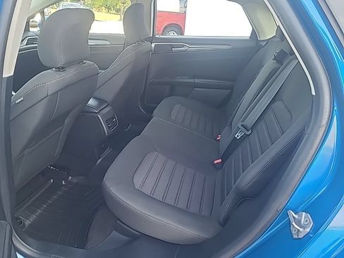 Used 2019 Ford Fusion SE FWD image 18