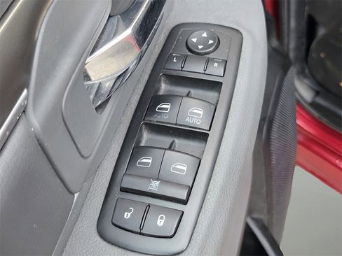 Used 2015 RAM 1500 Classic SLT image 18