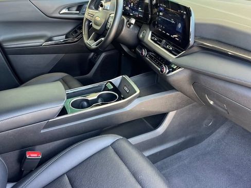 Used 2025 Chevrolet Equinox LT w/ Convenience Package II FWD image 20