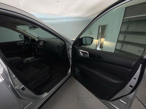 Used 2019 Nissan Pathfinder S AWD/4WD image 24