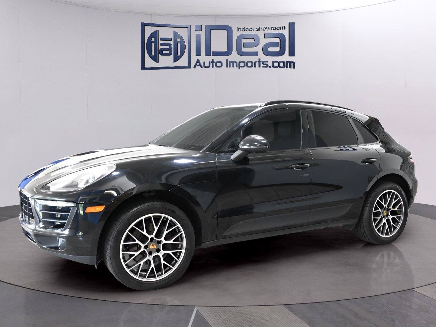 Used 2018 Porsche Macan AWD/4WD image 1