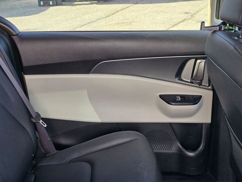 Used 2024 Kia Carnival LX image 48