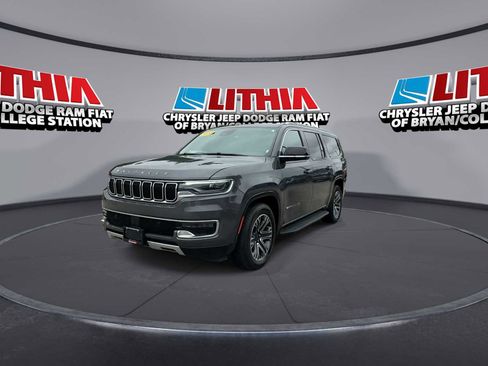 Used 2024 Jeep Wagoneer L Series II RWD image 3