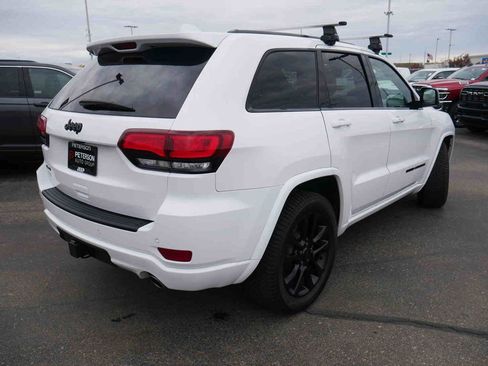 Used 2020 Jeep Grand Cherokee Altitude image 24
