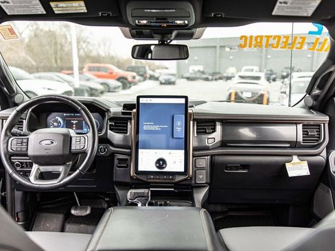 Used 2022 Ford F150 Lightning Lariat image 33