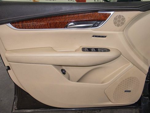 Used 2018 Cadillac XT5 Luxury w/ Driver Awareness Package FWD image 11