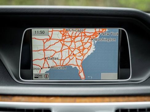 Used 2014 Mercedes-Benz E 550 4MATIC Sedan image 34