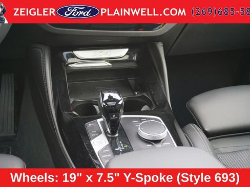 Used 2025 BMW X4 xDrive30i AWD/4WD image 17