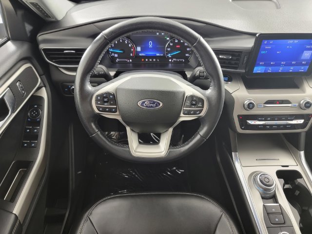 Used 2022 Ford Explorer XLT w/ Equipment Group 202A AWD/4WD image 25