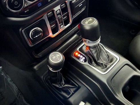 Used 2024 Jeep Wrangler High Altitude AWD/4WD image 16