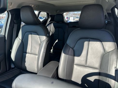 Used 2023 Volvo XC40 B5 Plus w/ Climate Package image 14