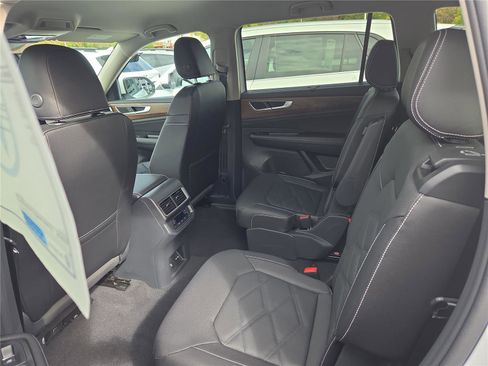New 2026 Volkswagen Atlas SE image 28