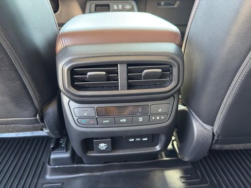 Used 2025 Honda Pilot Elite image 28