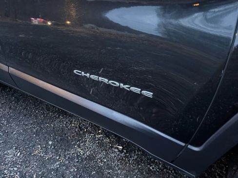 Used 2016 Jeep Cherokee Latitude w/ Comfort & Sound Group image 12