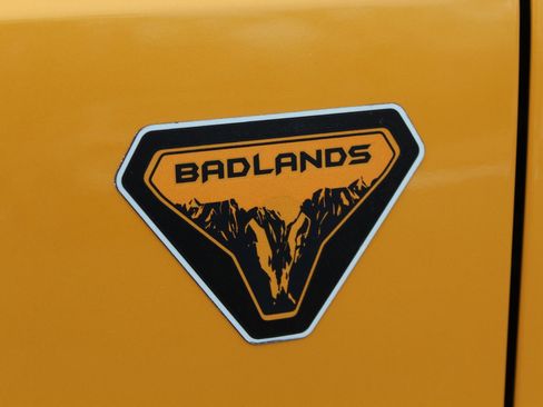 Used 2021 Ford Bronco Badlands image 30